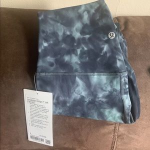 NWT lululemon aligns 25”